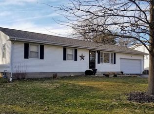 27 Robinwood Dr, Rushville, IL 62681