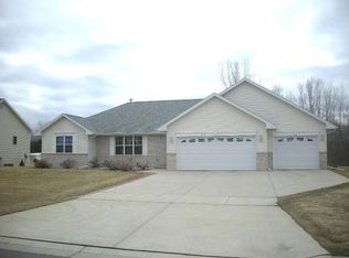 2178 Garden Grove Ln, Green Bay, WI 54311