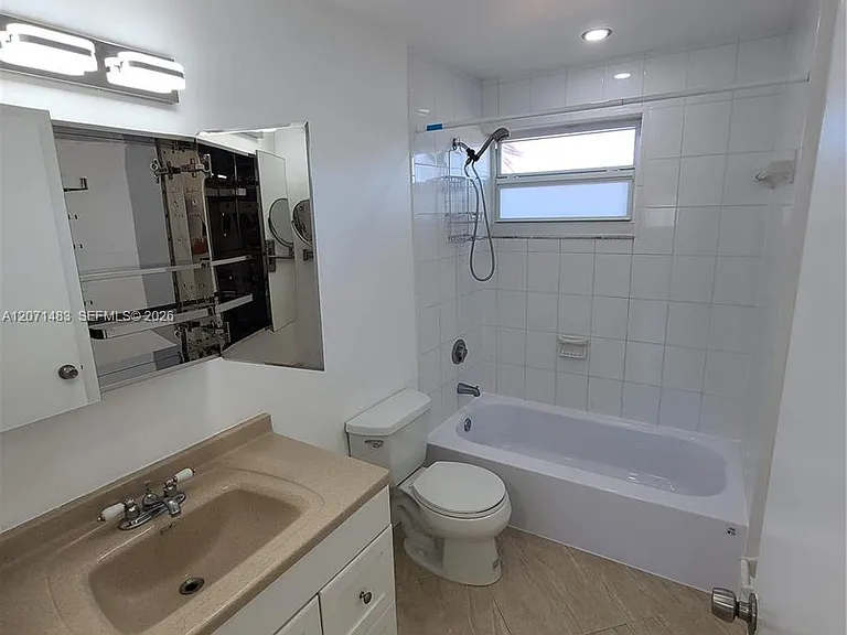 1612 Jefferson Ave #403 — Photo 37