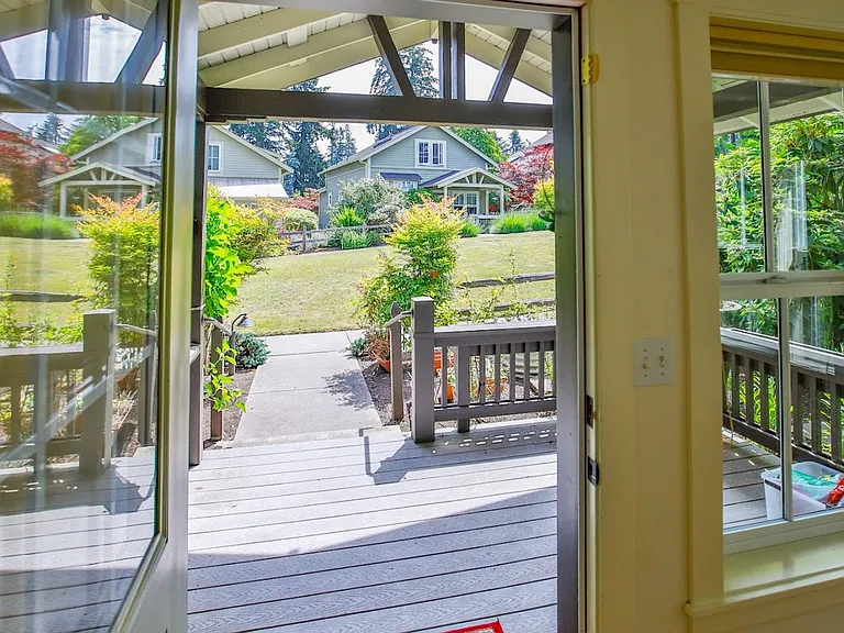 1086 Village Loop — Photo 3