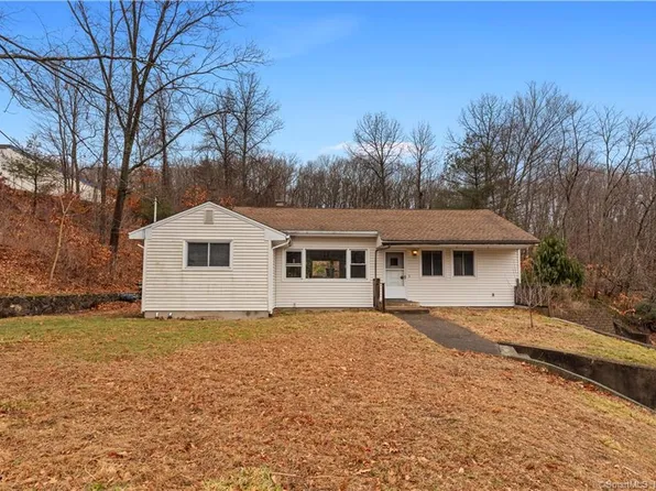 2056 Straits Turnpike, Middlebury, CT 06762