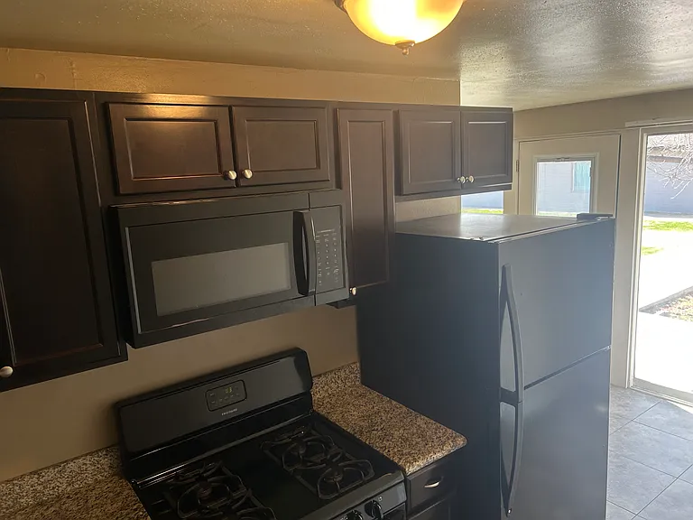 1122 E Maryland Ave #12 — Photo 4