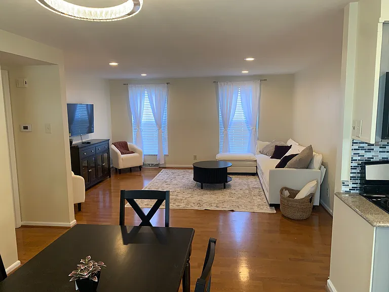 1118 S Mason Rd — Photo 2