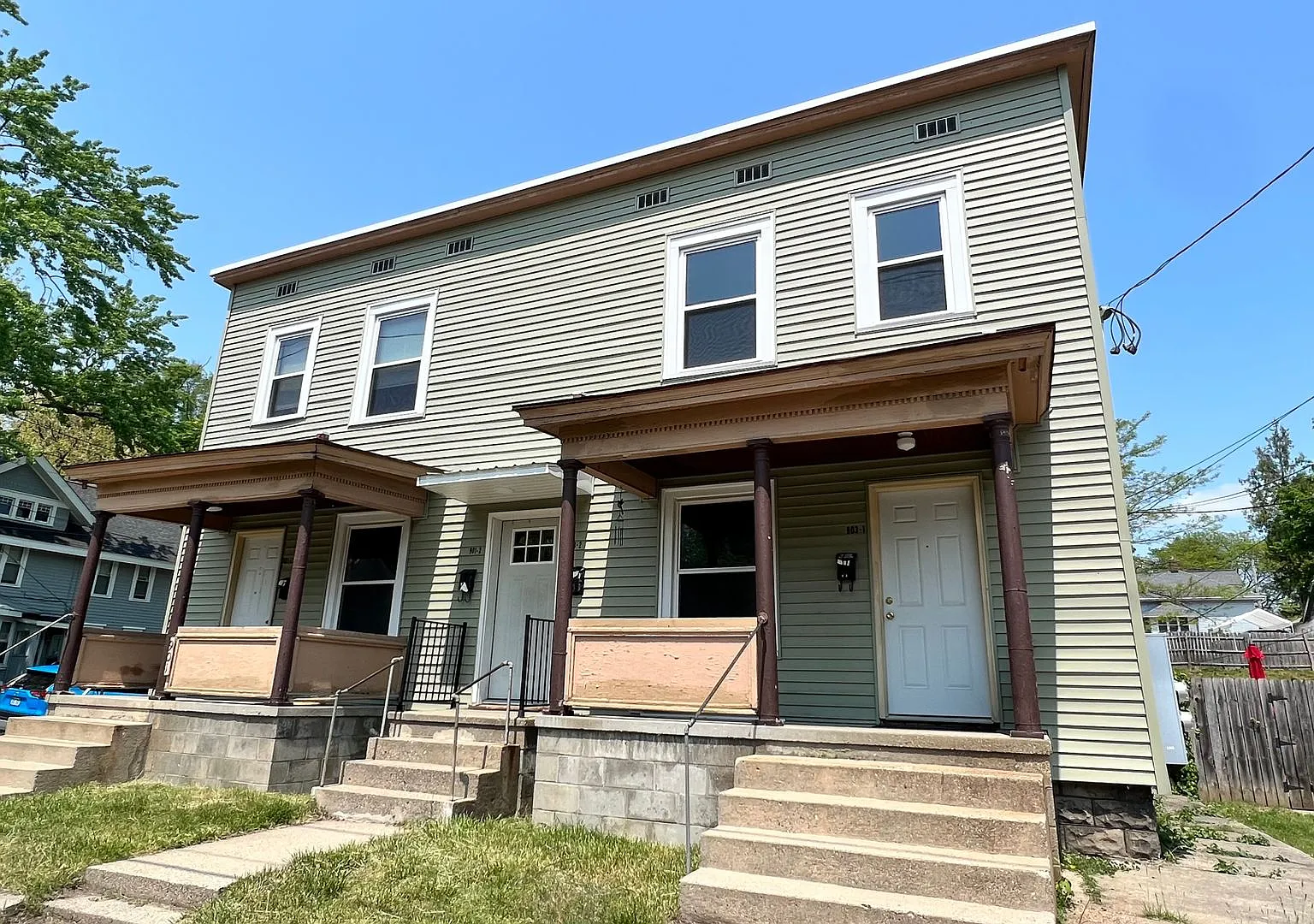 901-903 Logan SE — Photo 1