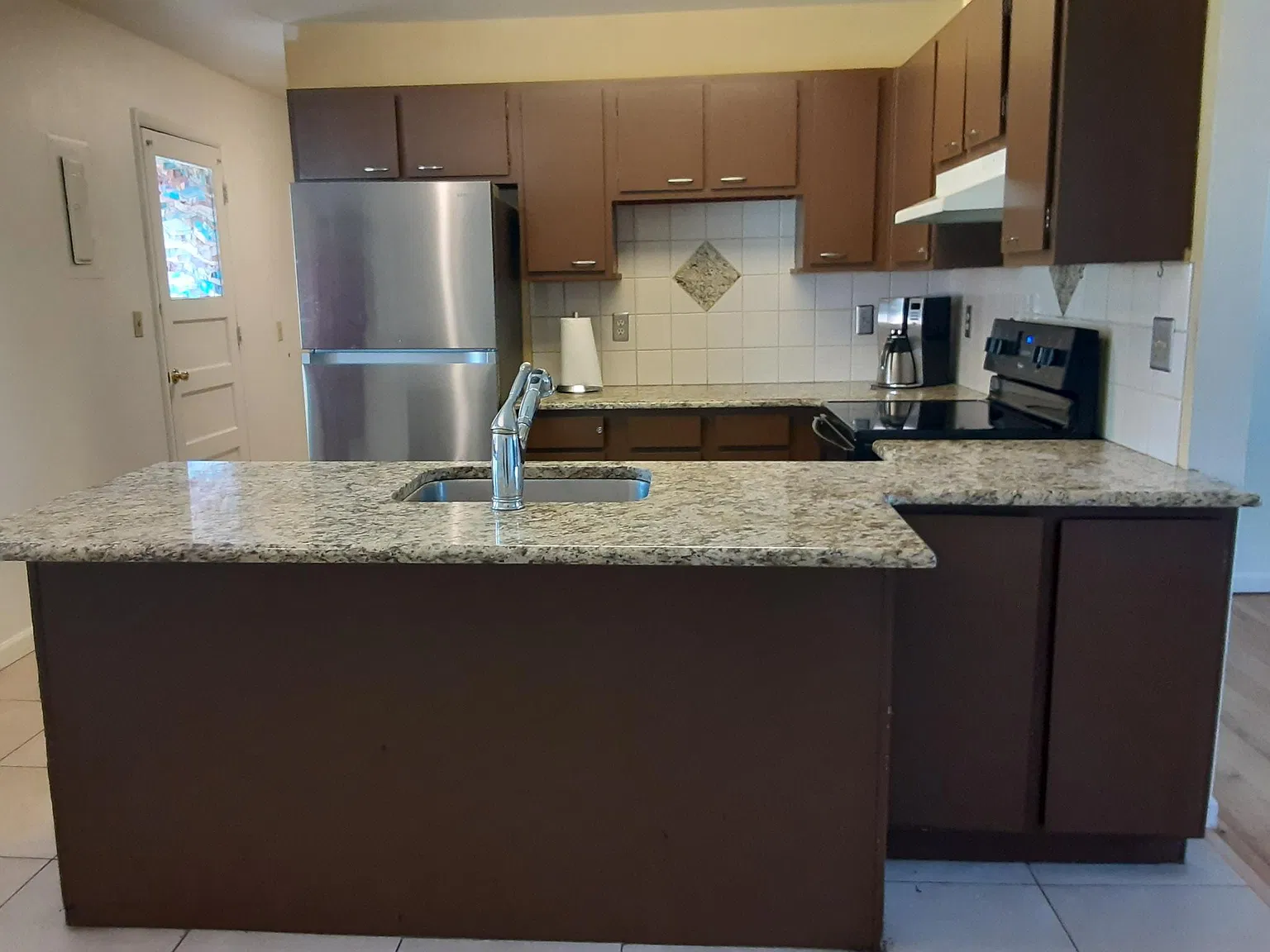 3 bed, 1094 sqft, $1,520 — Photo 4