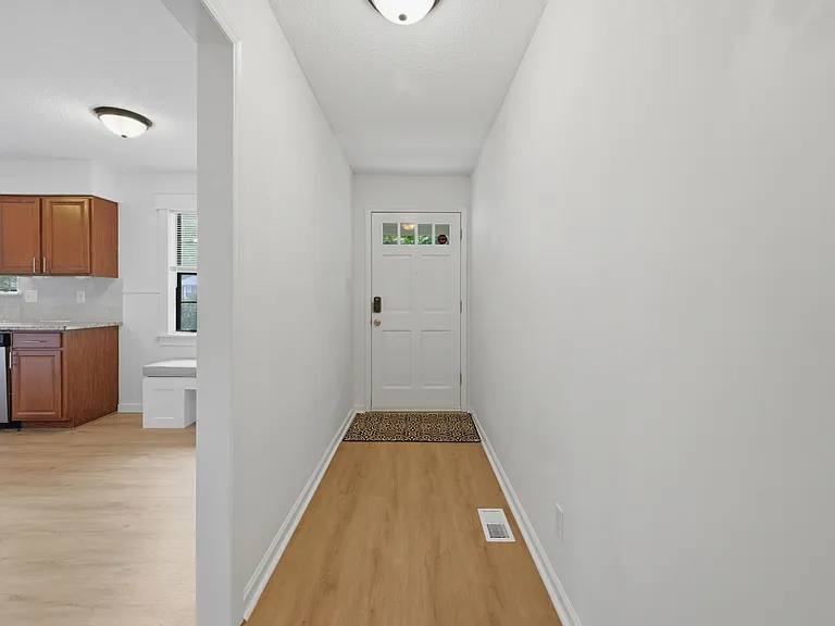 817 Wyldewood Rd — Photo 24