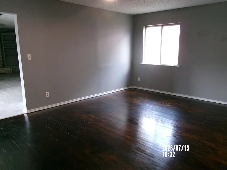 1319 NW Carroll Dr — Photo 4