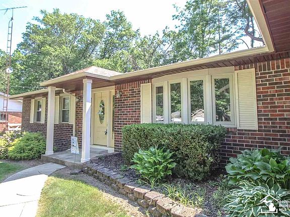 4th image of 8424 Cottonwood Dr