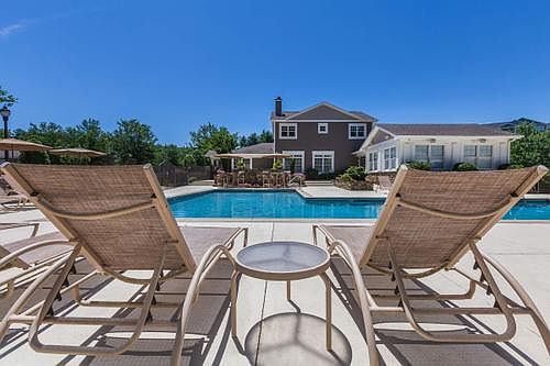 Pool and Lounge_11122025