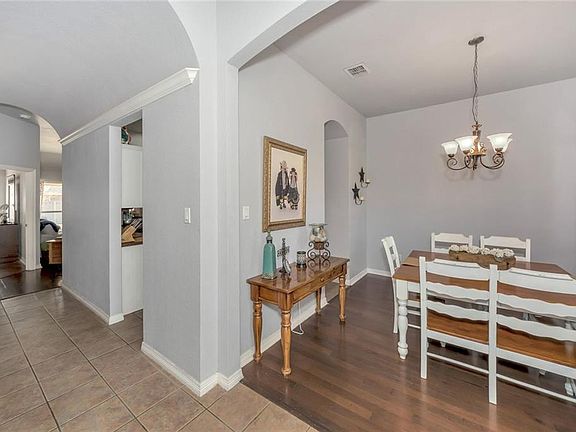 5th image of 517 Surry Ct