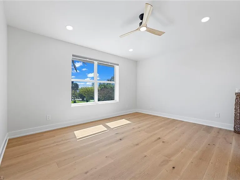 1836 Harbor Ln — Photo 22