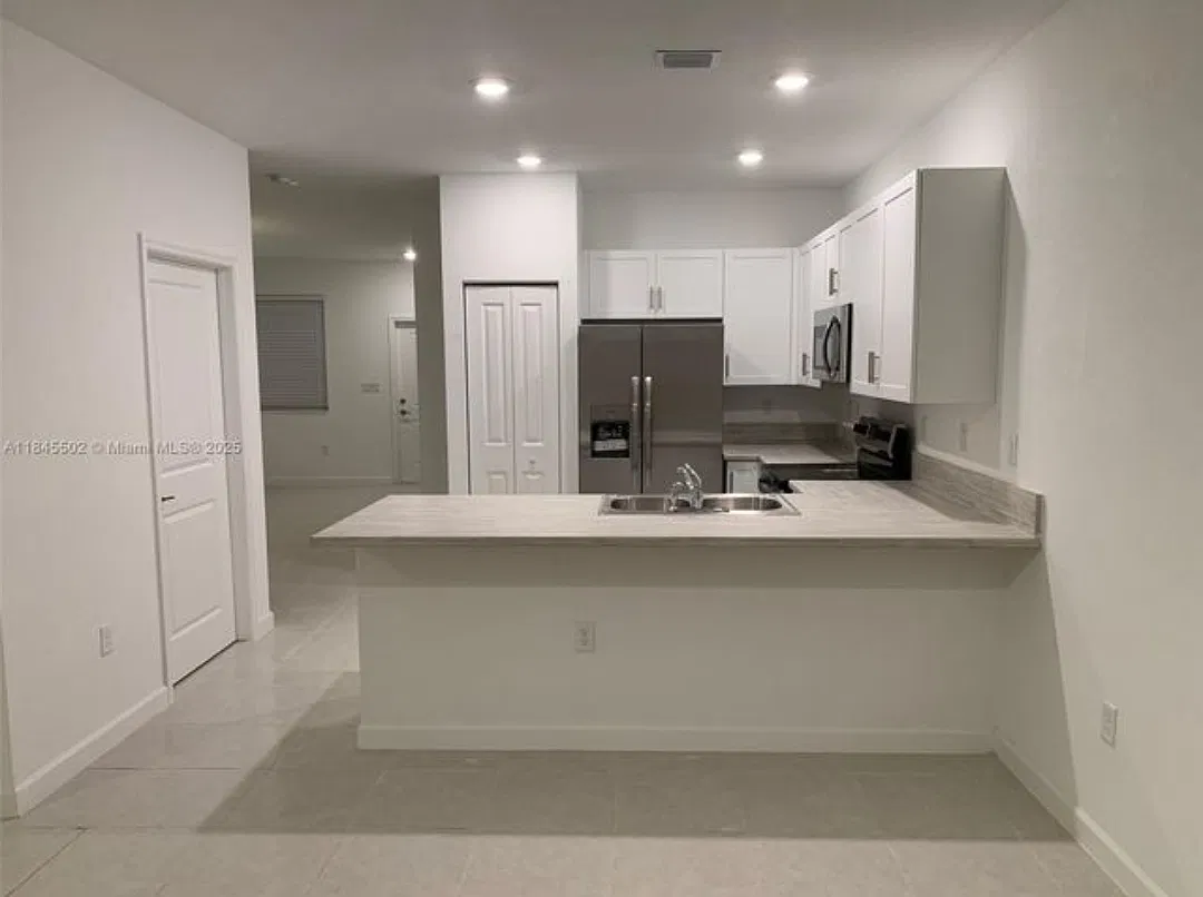 3 bed, 2.5 bath, 1612 sqft, $2,550 — Photo 4
