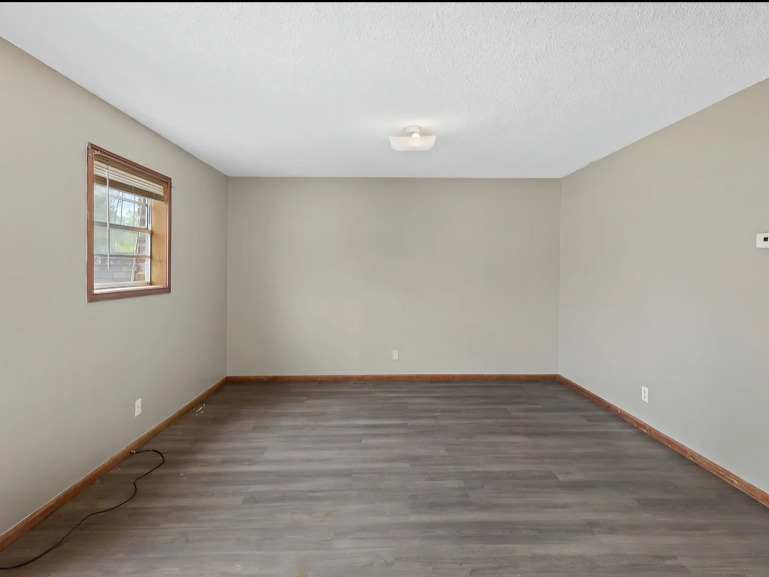 2 bed, 3800 sqft, $900 — Photo 2