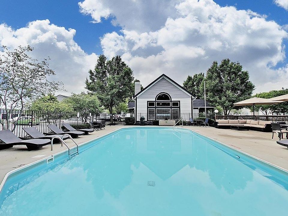 2nd image of 2311 Gables Lake Dr