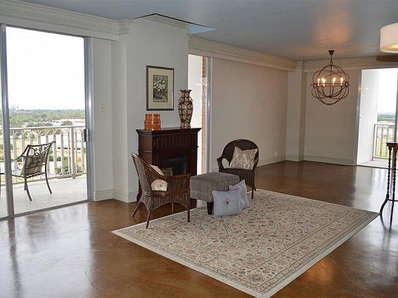 3rd image of 4924 Cobbs Dr APT 8G