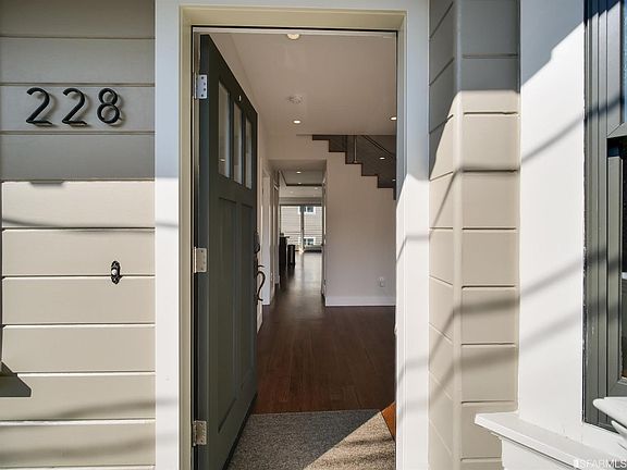 3rd image of 228 Elsie St