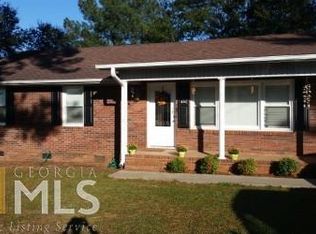 824 Whispering Pines Dr, Toccoa, GA 30577