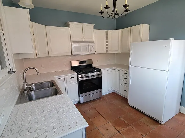 932 Picheloup Pl — Photo 9