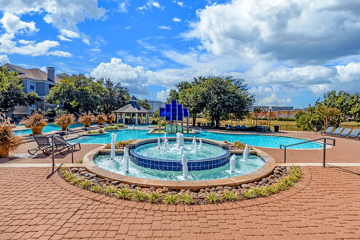 Grand Venetian at Las Colinas — Photo 1
