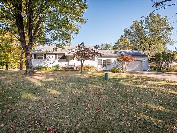 3rd image of 4605 Sunset Dr