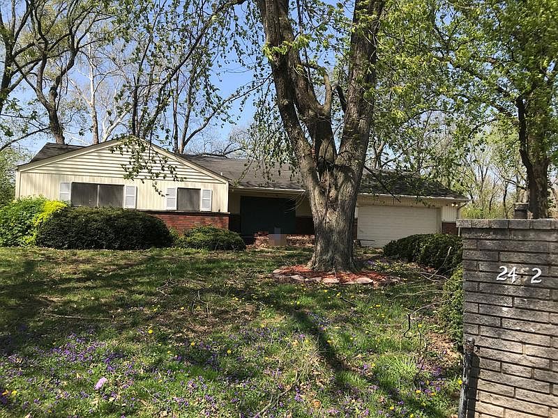 1st image of 2452 Petrova Ave
