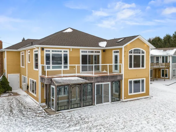 5 Chelsea Ln, Stratford, PE C1B 0J1