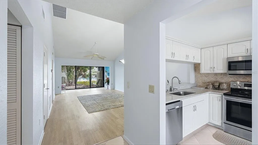 2 bed, 2.0 bath, 1064 sqft, $2,200 — Photo 4