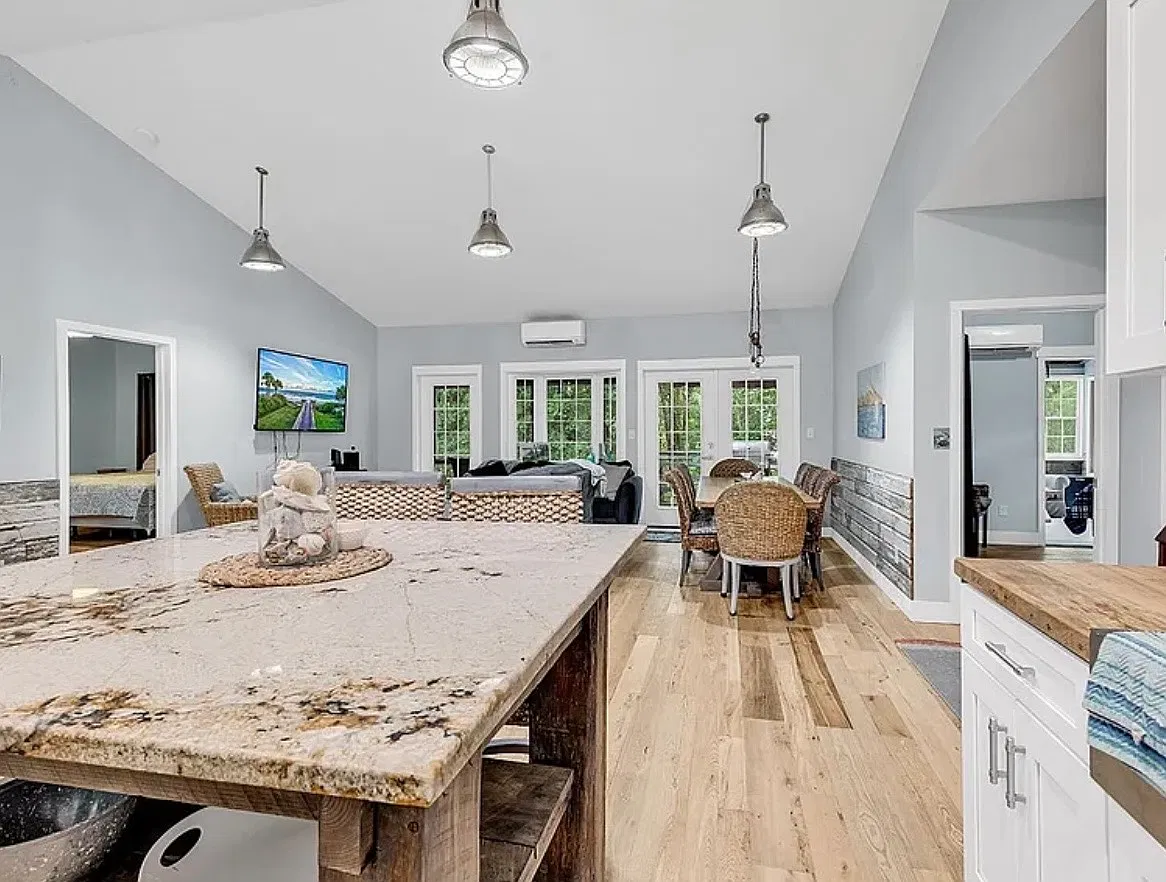 3 bed, 1600 sqft, $2,700 — Photo 3