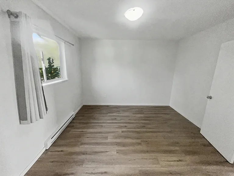 3498 Lovat Ave — Photo 12