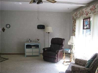5th image of 115 Waterman Dr W