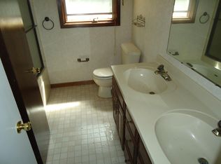 1915 Old Woods Rd, Green Lane, PA 18054