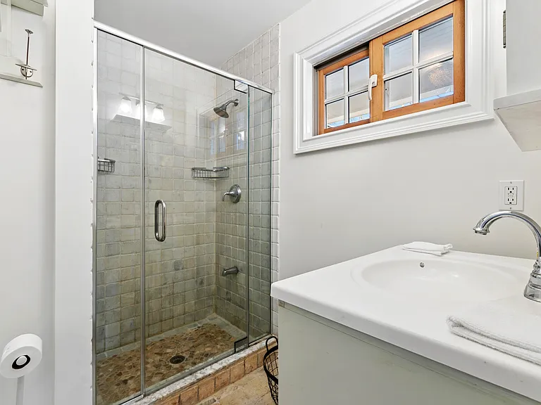 10 Foxboro Rd — Photo 23