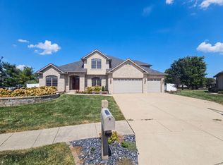 1923 Lakewood Ct, Chatham, IL 62629