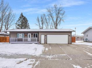 2215 5th Ave SW, Minot, ND 58701