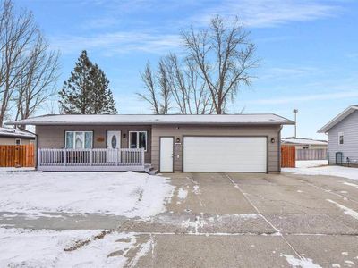 2215 5th Ave SW, Minot, ND, 58701