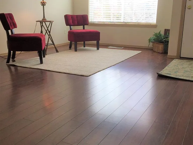Living room to front