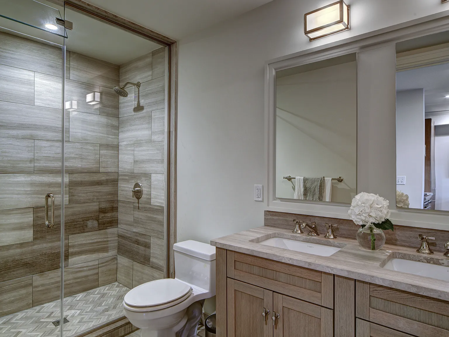 Pristine Watchcase Apartment in the Heart of Sag Harbor Village — Photo 3