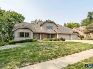 4609 S Twin Ridge Rd, Sioux Falls, SD 57105