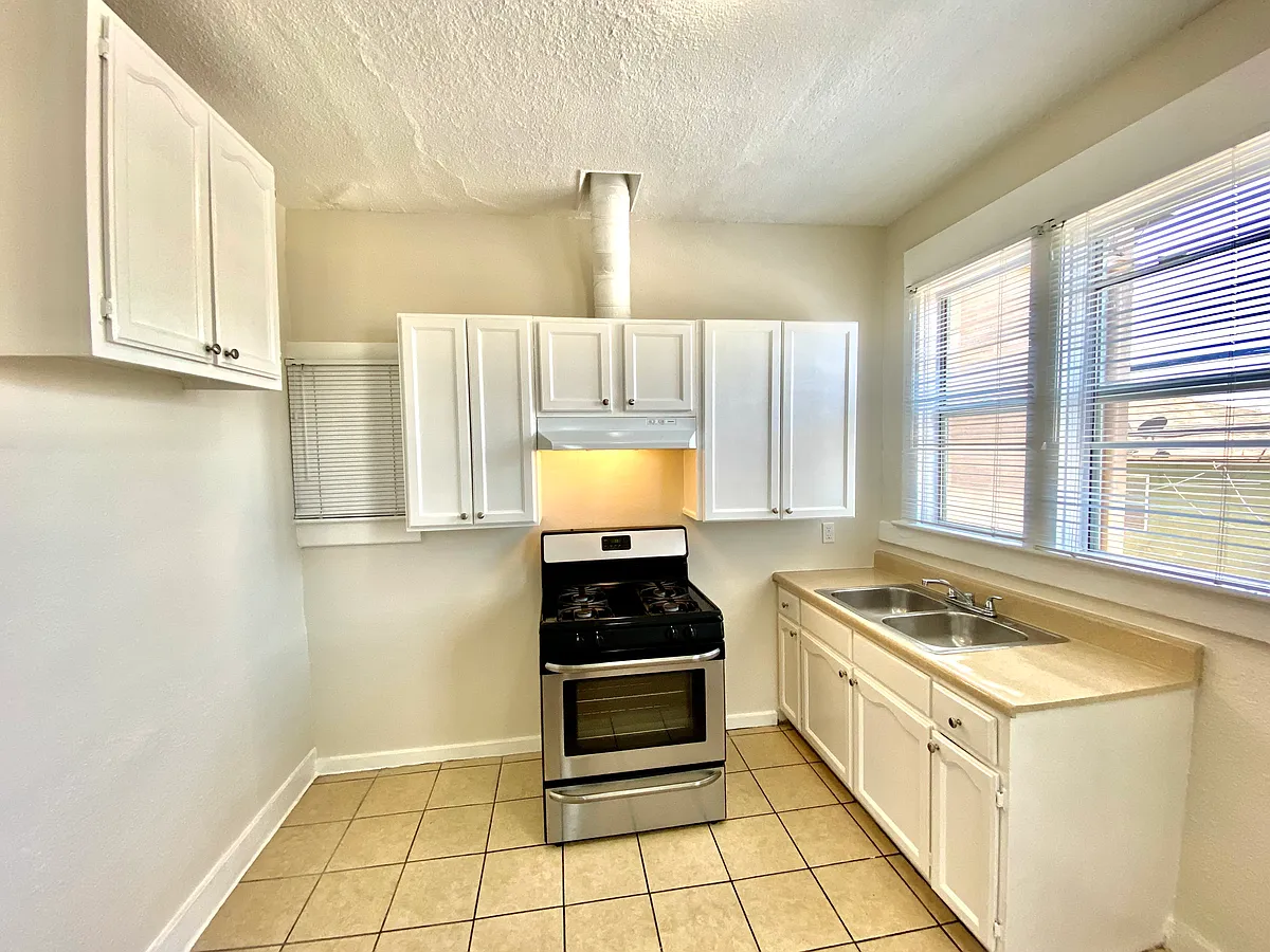 Building Photo - 125 E 20th St #5