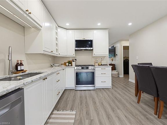4th image of 125 Whitlaw Way