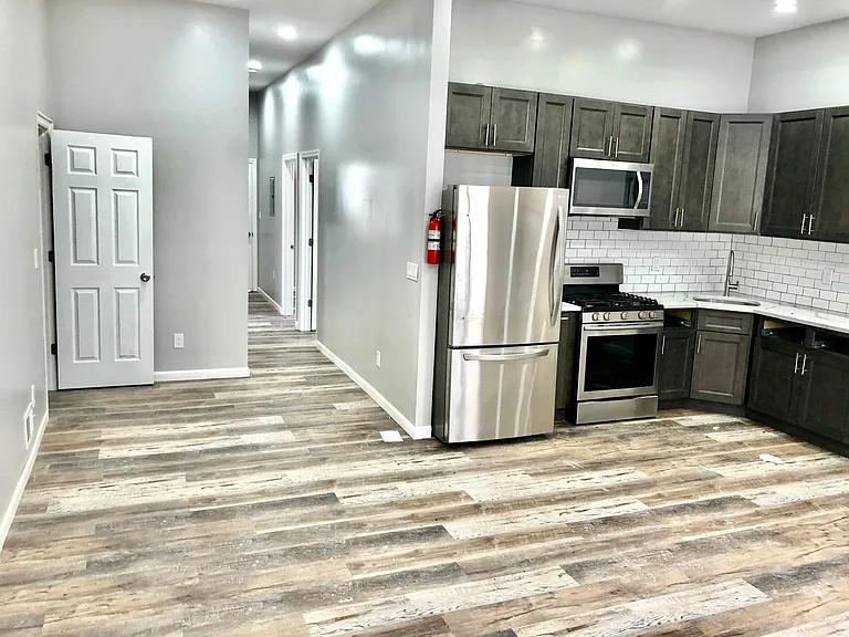 560 Brace Ave #1 — Photo 3