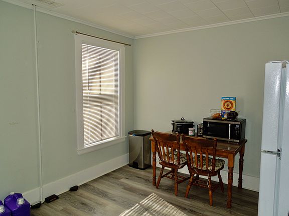 5th image of 9 Brewster St Floor 2