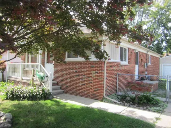 26451 Greenleaf St, Roseville, MI 48066