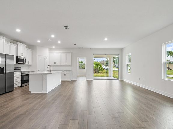 5th image of 330 Cavern Ave SE