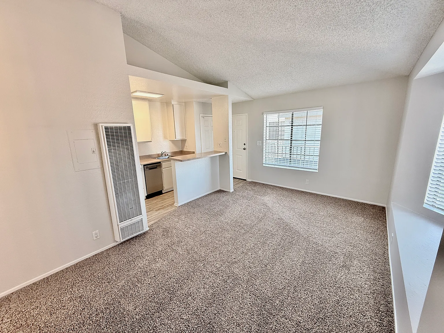 Studio, 500 sqft, $1,748 — Photo 4
