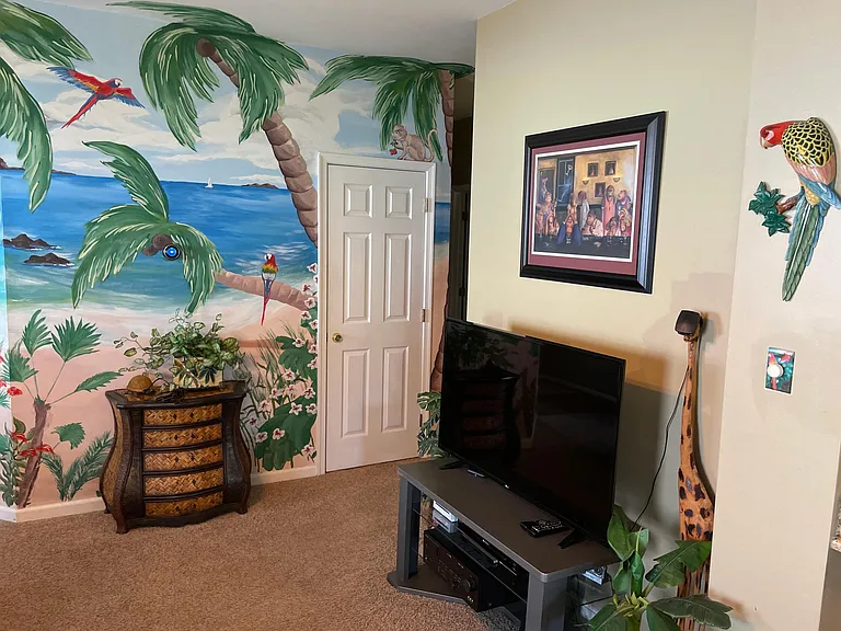 Living room with island motif