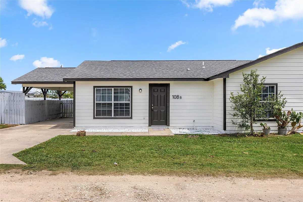 Building Photo - 108 Gm Ln #B