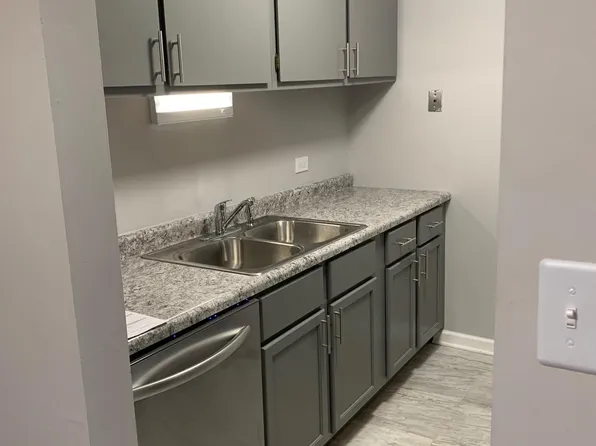 266 Shorewood Dr, Glendale Heights, IL