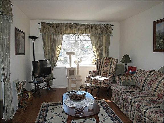 Lovely formal dining (currently used as formal living)