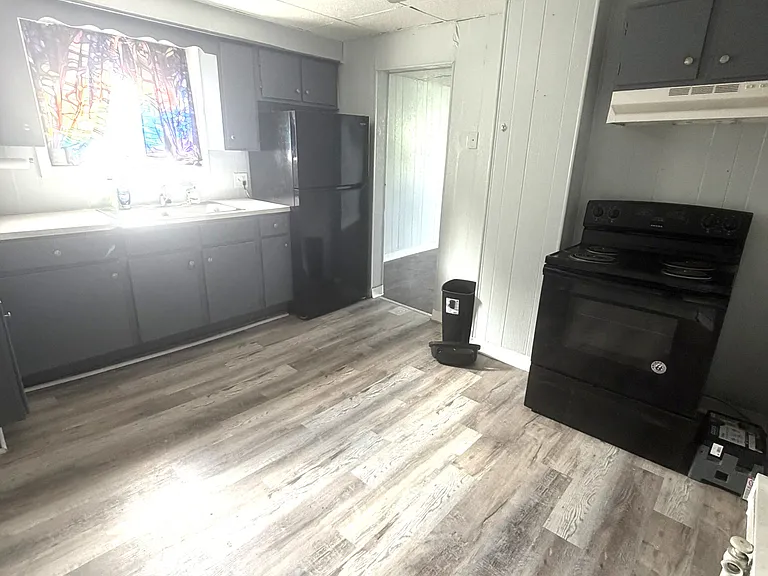 160 E Railroad St #2 — Photo 1
